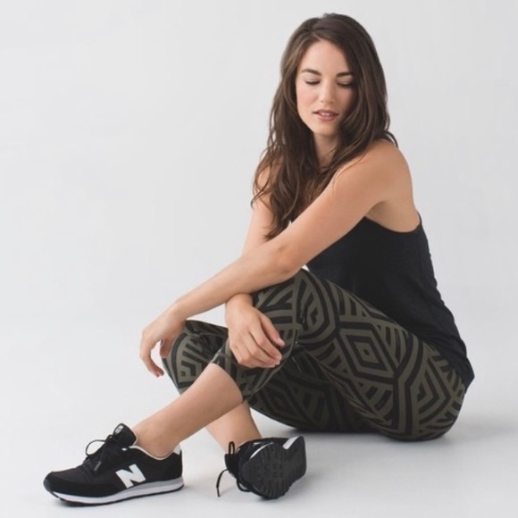 Lululemon Wunder Under Crop II leggings Pants. Size 6 - Picture 2 of 11